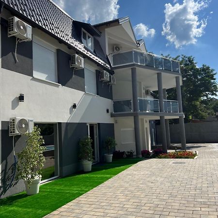 فندق Big House بيتروفارادين المظهر الخارجي الصورة